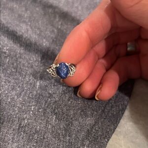 Elegant Sterling Silver Ring with Blue Saphire center Gemstone. Sz 6